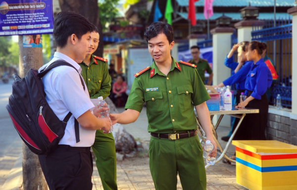 Tuổi trẻ Công an Quảng Nam ra quân “Tiếp sức mùa thi” 2023 -0