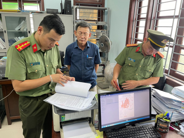 Bắt giam Giám đốc và Trưởng phòng Ban quản lý rừng phòng hộ Hương Thủy -0