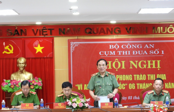 Đẩy mạnh phong trào thi đua 