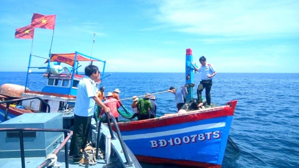 pho-thu-tuong-pham-van-thanh-khan-truong-xay-dung-de-an-phong-chong-iuu-go-the-vang.jpeg -0