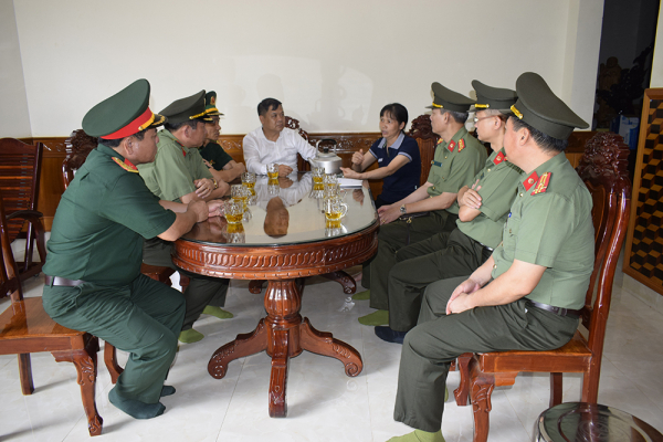 Đoàn lực lượng vũ trang tỉnh Quảng Ninh thăm hỏi gia đình liệt sĩ và cán bộ Công an bị thương tại Đắk Lắk -1