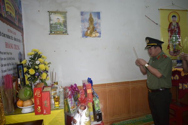 Đoàn lực lượng vũ trang tỉnh Quảng Ninh thăm hỏi gia đình liệt sĩ và cán bộ Công an bị thương tại Đắk Lắk -1