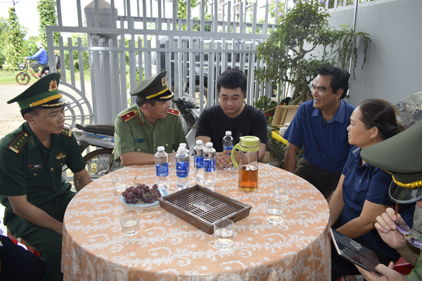 Đoàn lực lượng vũ trang tỉnh Quảng Ninh thăm hỏi gia đình liệt sĩ và cán bộ Công an bị thương tại Đắk Lắk -0