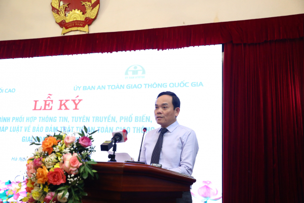 Tuyên truyền giáo dục pháp luật về TTATGT nhằm nâng cao nhận thức, trách nhiệm của cán bộ, đảng viên và nhân dân -0