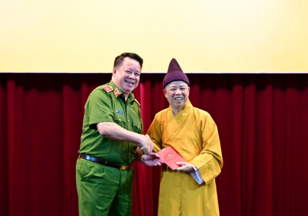 Tăng ni sinh Học viện Phật giáo Hà Nội tham gia kích hoạt tài khoản định danh điện tử VneID -0