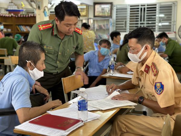 Công an TP Hồ Chí Minh đảm bảo quyền lợi chính đáng của các nhân khẩu đặc biệt  -0