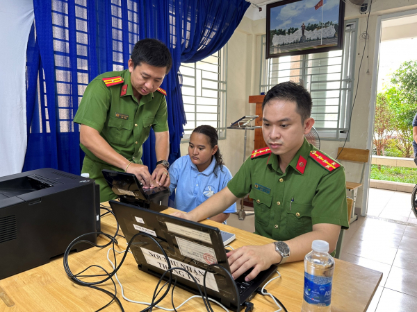Công an TP Hồ Chí Minh đảm bảo quyền lợi chính đáng của các nhân khẩu đặc biệt  -2