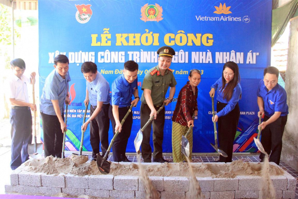 Đoàn thanh niên lực lượng Công an trao tặng nhiều công trình có ý nghĩa -0