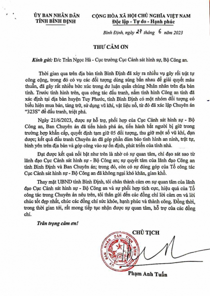 Tạm giam 5 đối tượng trong băng nhóm mua bán, tàng trữ súng tại Bình Định -0