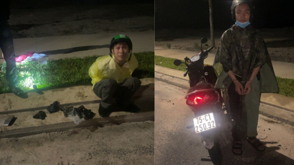 2 đối tượng đem 4 khẩu súng và 19 viên đạn đi bán  -0