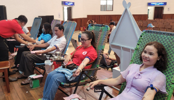 vna_potal_ngay_hoi_hien_mau_tinh_nguyen_hanh_trinh_do_-_giot_hong_cao_nguyen_nam_2023_tai_gia_lai_6822022 (1).jpg -0