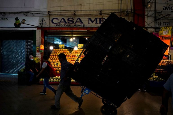 Nhóm người bịt mặt phóng hỏa chợ lớn nhì Mexico, 9 người chết  -0