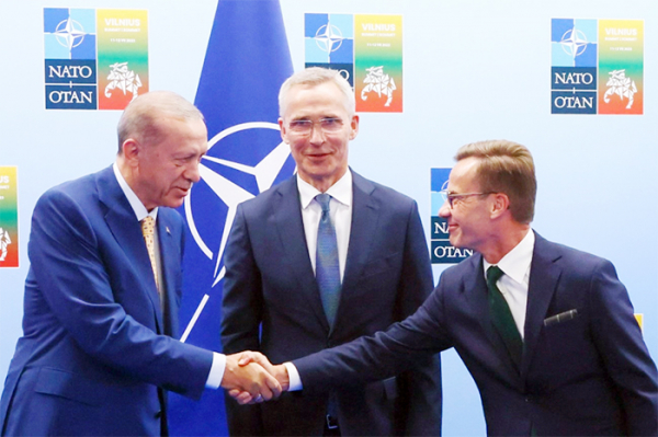 Ukraine “chiếm sóng” Hội nghị Thượng đỉnh NATO -0