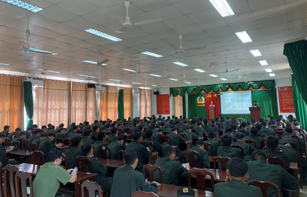 Hơn 150 học viên tham gia lớp huấn luyện Tiểu đoàn Cảnh sát cơ động dự bị chiến đấu  -0