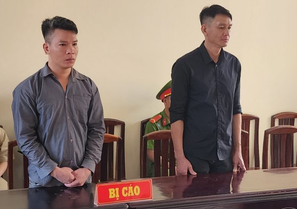Mang súng đi đòi nợ thuê 2 người đàn ông lãnh án tù -0