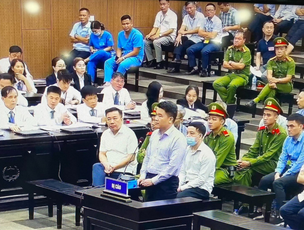 Hai cựu Phó Chủ tịch Hà Nội và Quảng Nam ân hận vì nhận hội trong “chuyến bay giải cứu” -0