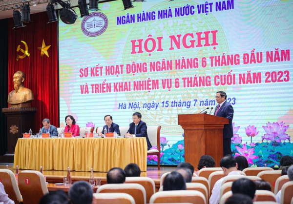 Thủ tướng yêu cầu ngân hàng ưu tiên vào đầu tư, xuất khẩu và tiêu dùng -0