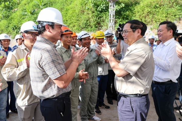 Thủ tướng: Phấn đấu hoàn thành tuyến đường kết nối hồ Ba Bể trong năm nay -0