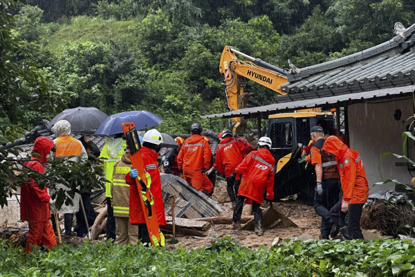 Mưa lớn và lở đất gây hậu quả lớn tại Hàn Quốc -0