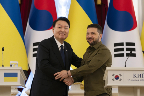 Hàn Quốc tăng mạnh viện trợ cho Ukraine -0