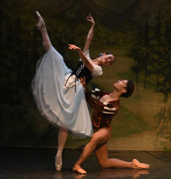 Công diễn vở Giselle - một trong top 10 tác phẩm ballet nổi tiếng nhất thế giới -0