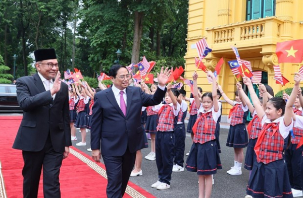 PM Pham Minh Chinh hosts welcome ceremony for Malaysian counterpart -0