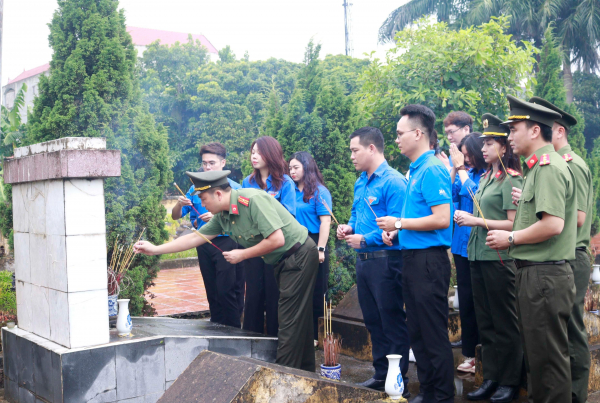 Chương trình “Tháng 7 tri ân” và trao tặng xe đạp cho các em học sinh ở tỉnh Hưng Yên -1