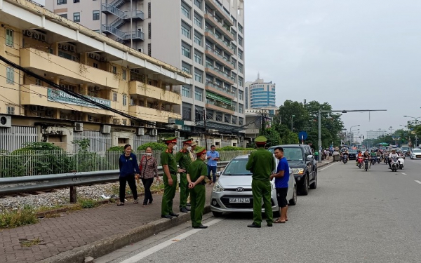 Chấn chỉnh vi phạm trật tự an toàn giao thông xung quanh Bệnh viện Bạch Mai -1