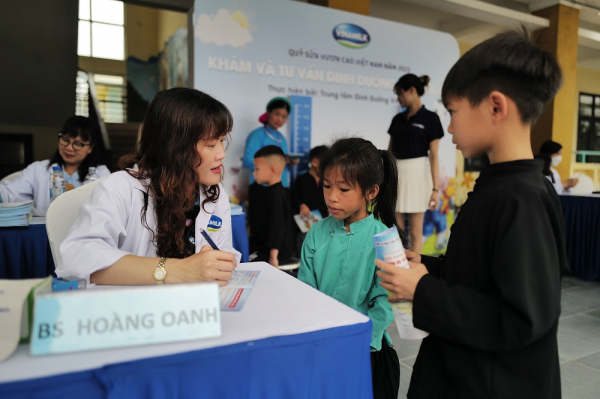 Quỹ sữa Vươn cao Việt Nam 2023: Hơn 1 triệu hộp sữa cho ngày tựu trường -0