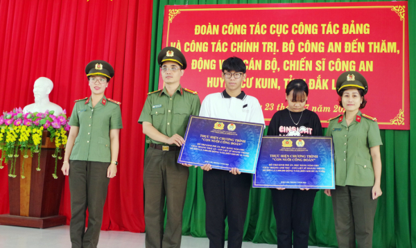 Các tổ chức đoàn thể CAND tri ân các gia đình thương binh, liệt sĩ tại Đắk Lắk -1