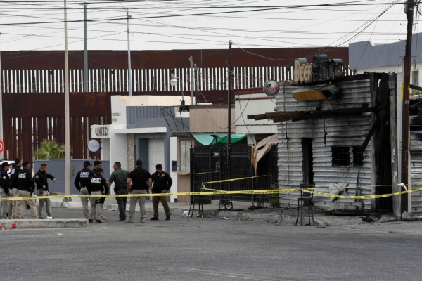 Quán bar Mexico bị ném bom xăng, 11 người thiệt mạng -0