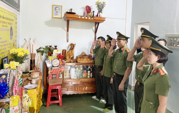 Các tổ chức đoàn thể CAND tri ân các gia đình thương binh, liệt sĩ tại Đắk Lắk -0