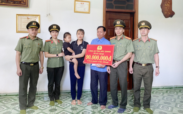 Các tổ chức đoàn thể CAND tri ân các gia đình thương binh, liệt sĩ tại Đắk Lắk -0