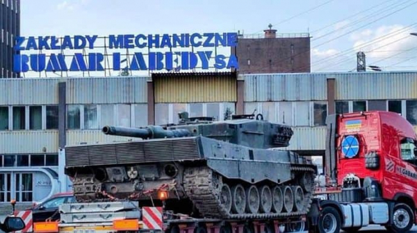 Tăng Leopard từ Ukraine sang Ba Lan sửa chữa -0