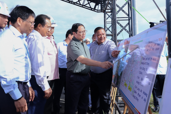 Thủ tướng Phạm Minh Chính kiểm tra dự án vành đai 3 tại Long An -0