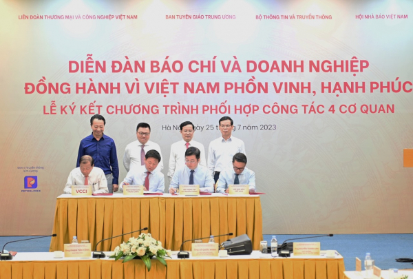 Báo chí và doanh nghiệp đồng hành vì phát triển  -0