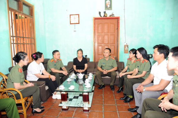 Công đoàn Báo CAND tri ân người có công với cách mạng huyện Vị Xuyên -0