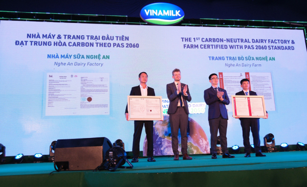 Để có các mô hình “trang trại sinh thái”, “trung hòa carbon”, vinamilk đã chuẩn bị như thế nào? -0