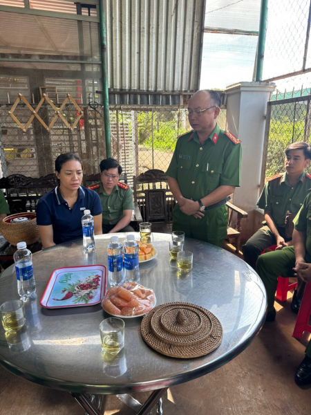 Thăm hỏi, tặng quà gia đình các liệt sĩ hy sinh ở tỉnh Đắk Lắk -0