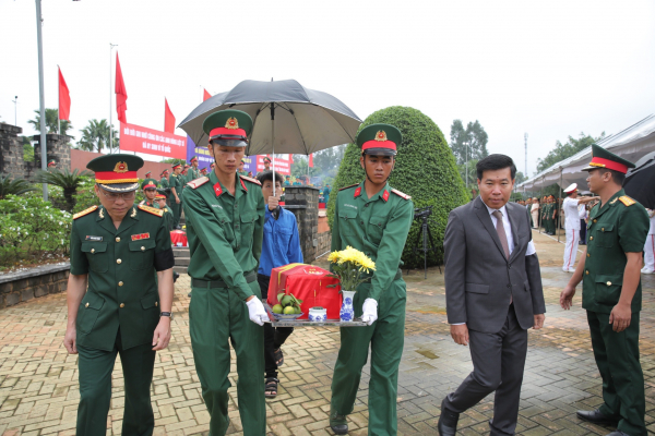 An táng 114 hài cốt liệt sỹ Quan tình nguyện Việt Nam hy sinh trên chiến trường Campuchia và trong nước -0