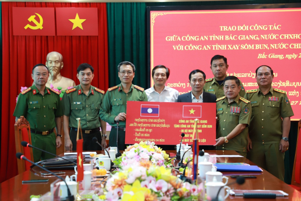 Đoàn Công an tỉnh Xay Sổm Bun thăm và làm việc tại tỉnh Bắc Giang -0