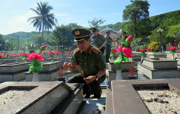 Tri ân các anh hùng, liệt sĩ An ninh khu V -0