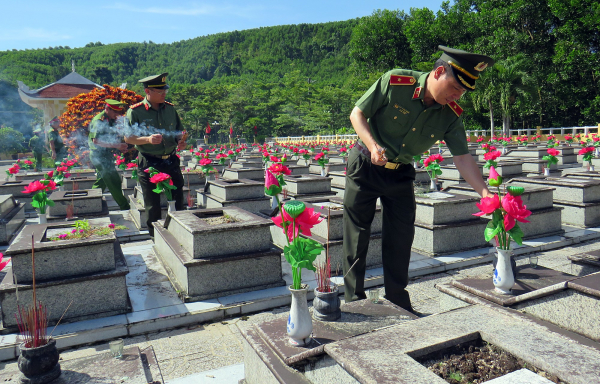 Tri ân các anh hùng, liệt sĩ An ninh khu V -0