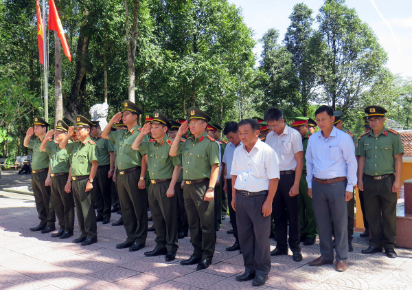 Tri ân các anh hùng, liệt sĩ An ninh khu V -0