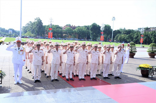 Public security leaders offer incense to heroic martyrs and visit Ho Chi Minh Mausoleum -0