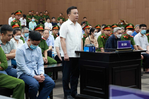 Phiên tòa xét xử vụ án “chuyến bay giải cứu”: Cựu Thư ký Thứ trưởng Bộ Y tế Phạm Trung Kiên và bị cáo Hoàng Văn Hưng cùng lĩnh án chung thân -0