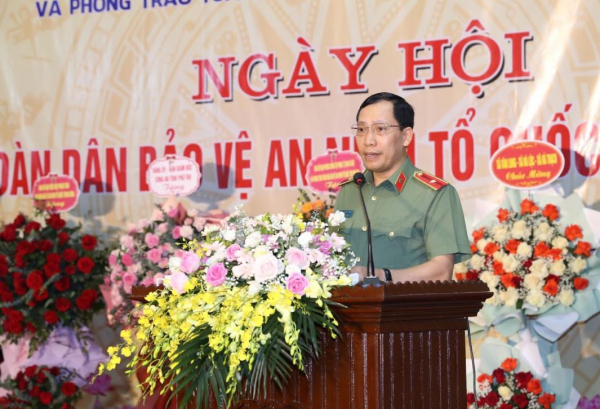 Thứ trưởng Lê Văn Tuyến dự Ngày hội toàn dân bảo vệ ANTQ tại thị xã Phú Thọ -0