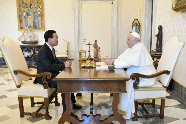 Vietnamese President visits the Vatican, meets with Pope Francis, Cardinal Pietro Parol -0