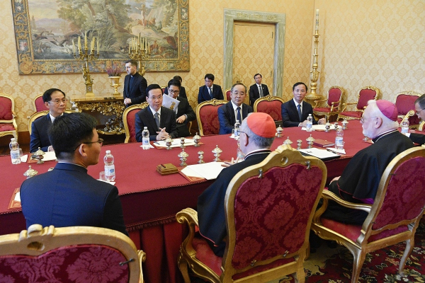 Vietnamese President visits the Vatican, meets with Pope Francis, Cardinal Pietro Parol -0