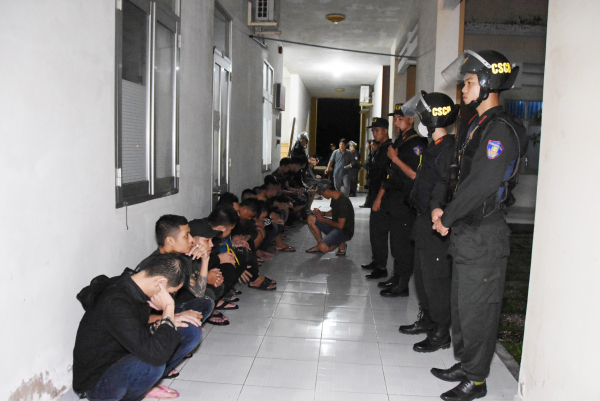 Thông tin thêm vụ vây bắt 31 đối tượng tàng trữ súng, hung khí nguy hiểm ở Tiền Giang  -0